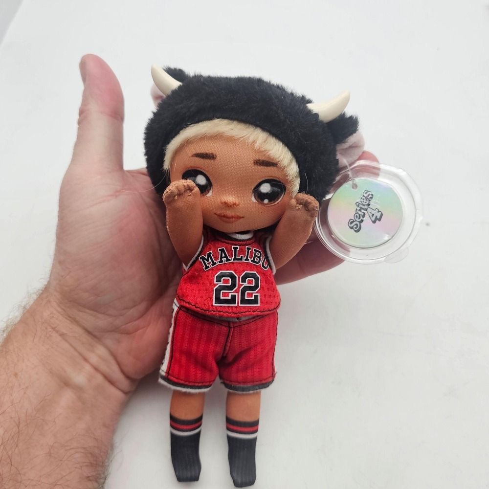 MGA Na Na Na Surprise Series 4 Boy Doll 7 Inch Malibu 22 Basketball Outfit Hat